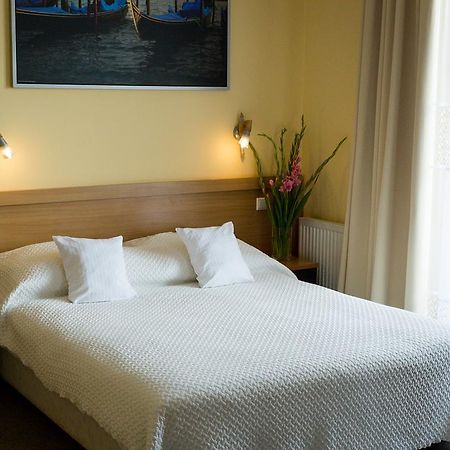 Wm Hotel System Sp. Z O.O. Cracovie Chambre photo